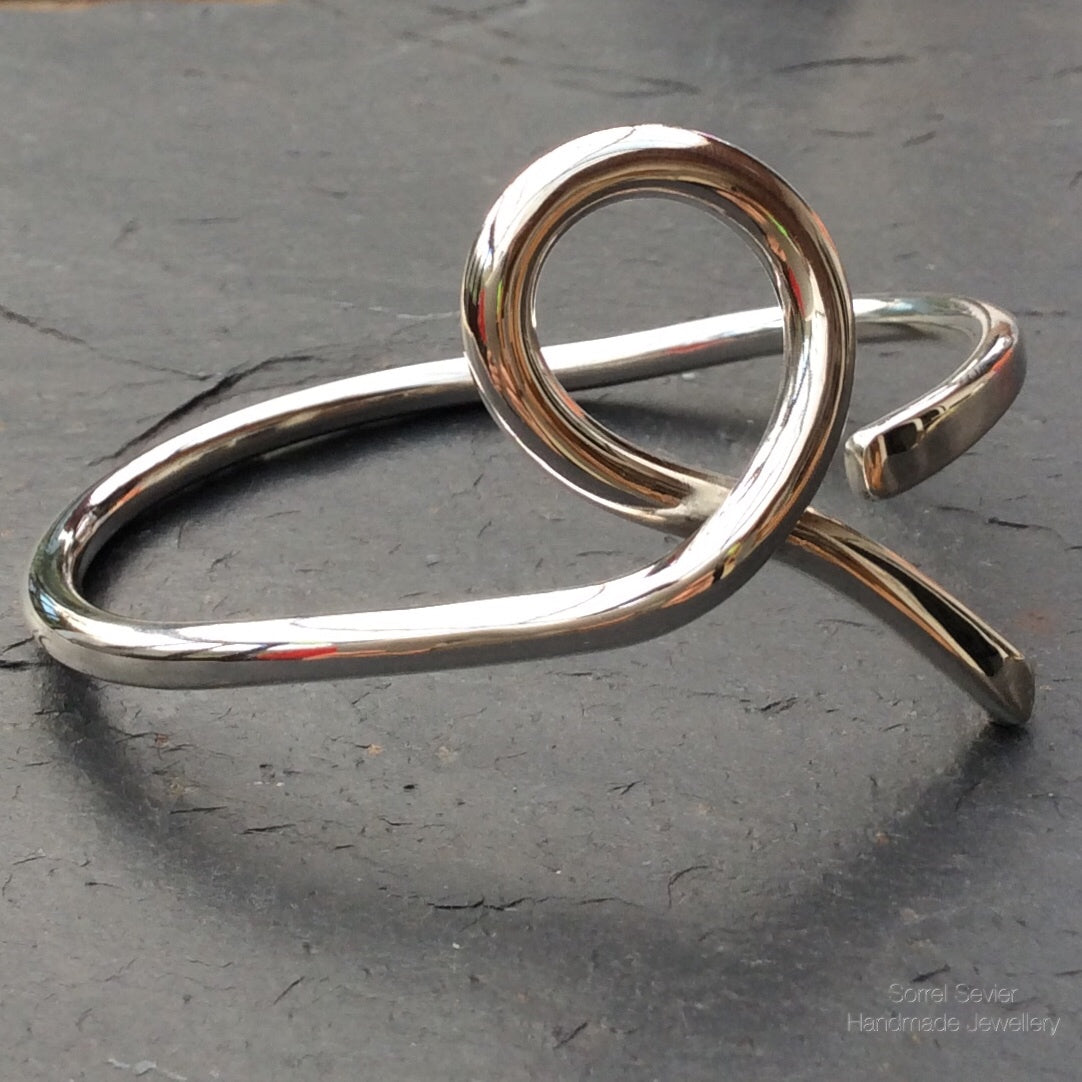 Chunky Loop Planished End Bracelet