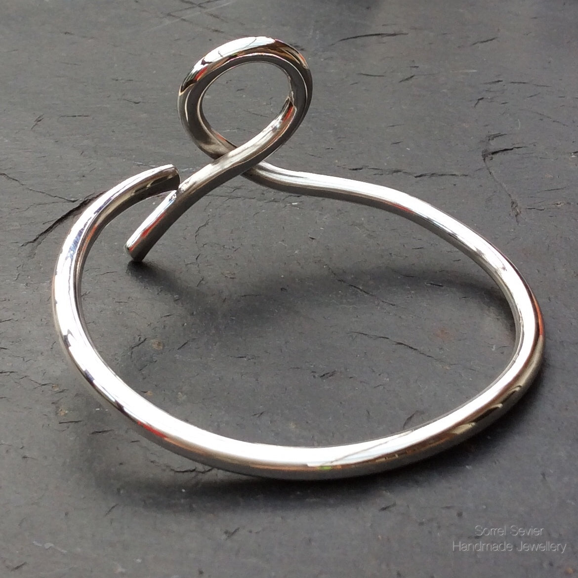Chunky Loop Planished End Bracelet