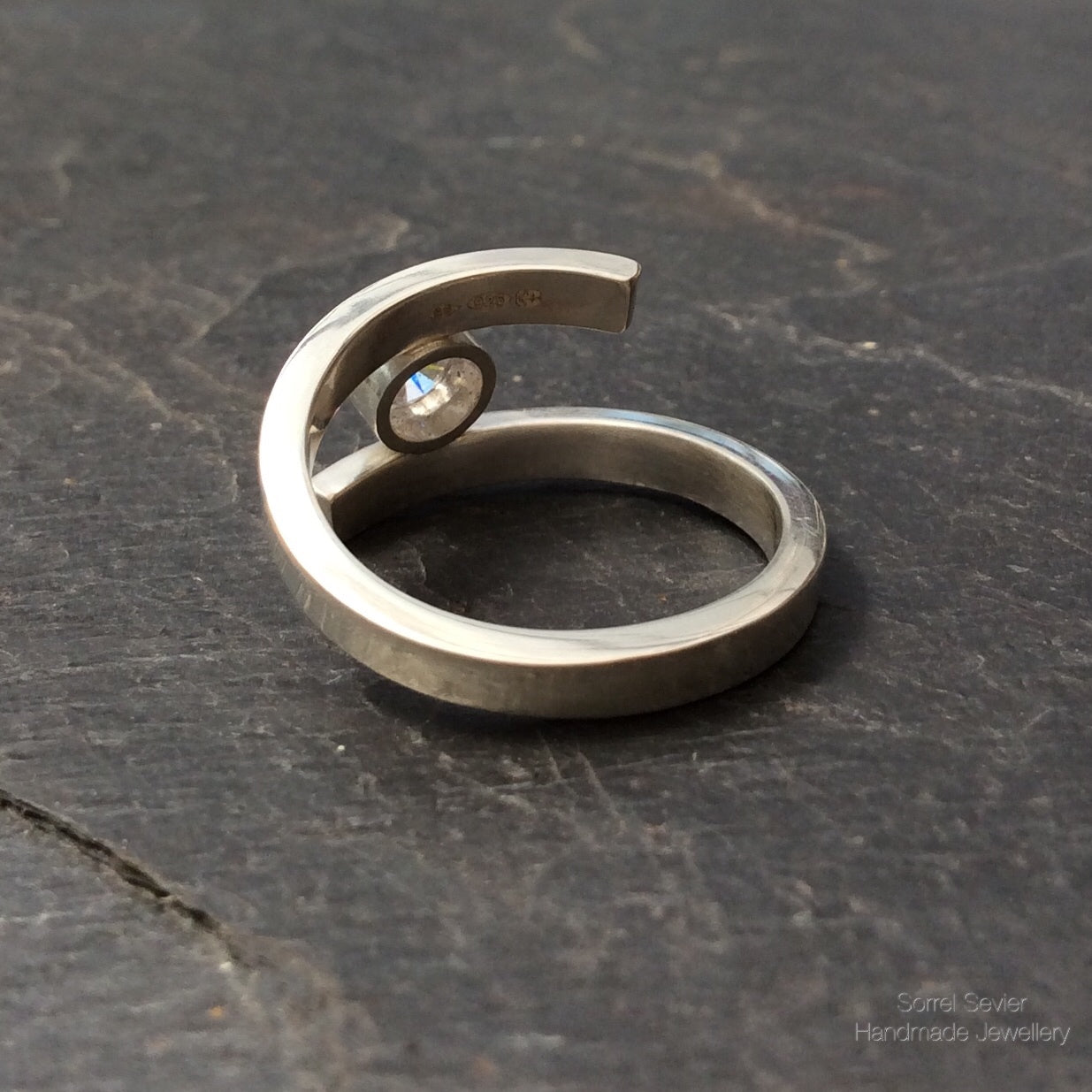 Chunky Overlap Reverse Stone Ring