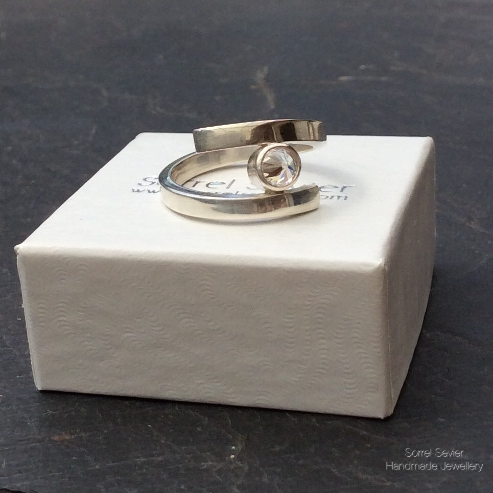 Chunky Overlap Reverse Stone Ring