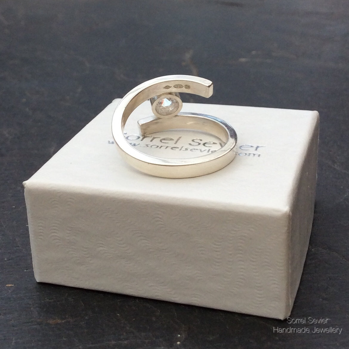 Chunky Overlap Reverse Stone Ring